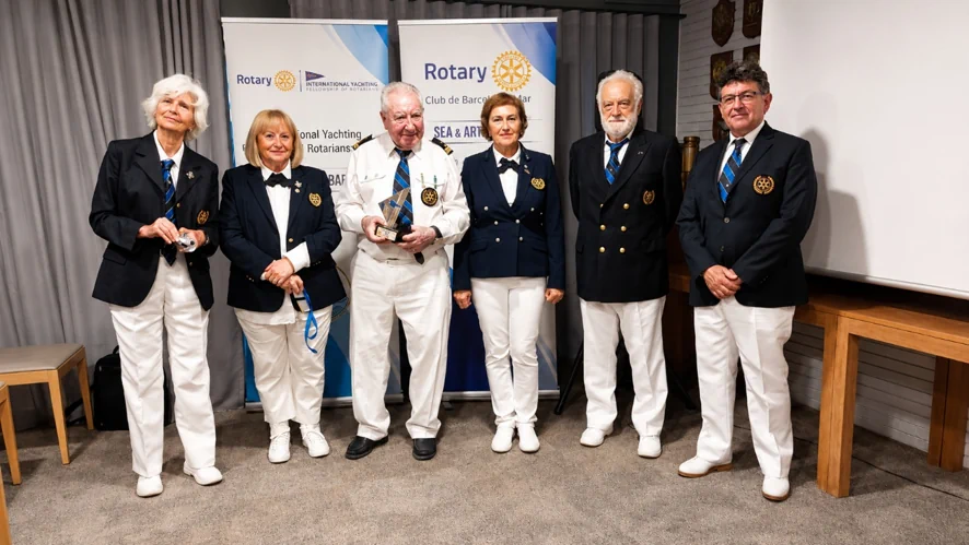 Bernardo Rabassa recibe el primer “John G. Barrett Honor”. Fotografía del evento en el Rotary MAriners de Barcelona.